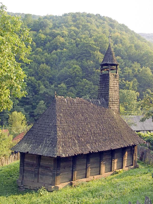 Flutur: Bisericile din lemn Mănăstioara din Udești și Rădășeni vor fi reabilitate cu finanțare prin PNRR